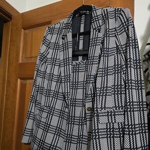 NWT, Tahari Chic Black and White Plaid Blazer and Skirt Suit, Size 12.